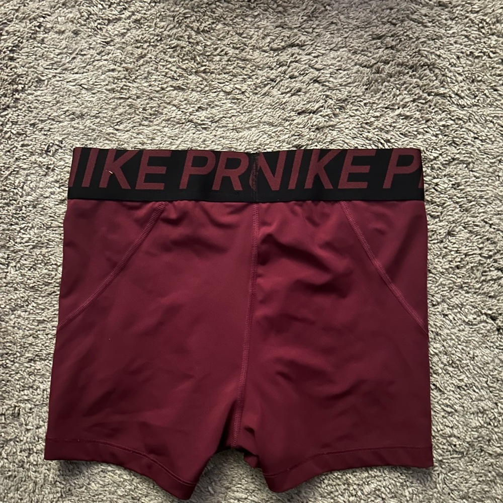 Women’s Nike pro 3” training shorts dark red NWOT large